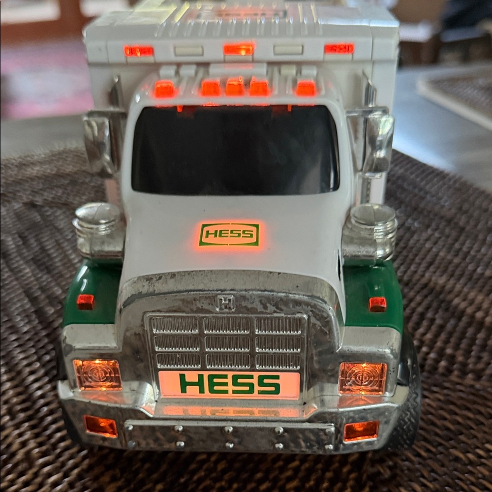 Green and White 2008 Hess Collectible Toy Truck with Working Lights - Picture 15 of 16